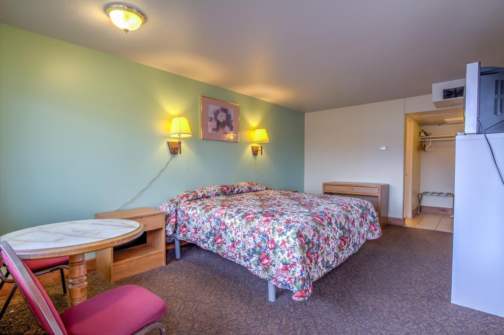 Galaxie Motel Brigham City Room photo