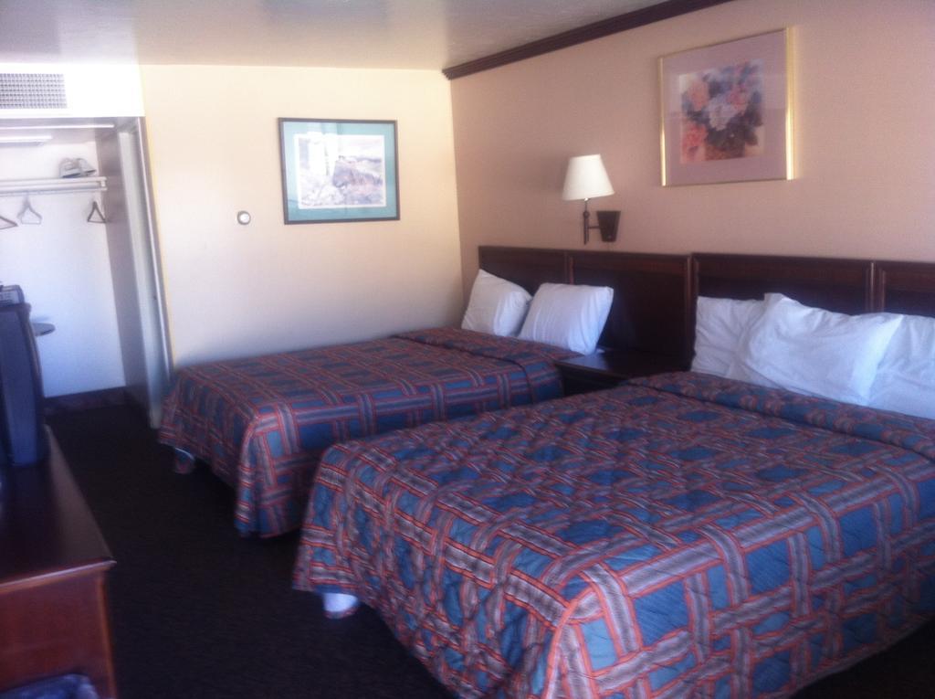 Galaxie Motel Brigham City Room photo