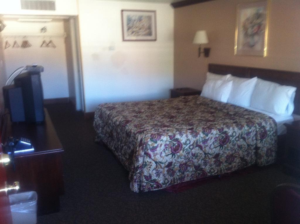 Galaxie Motel Brigham City Room photo