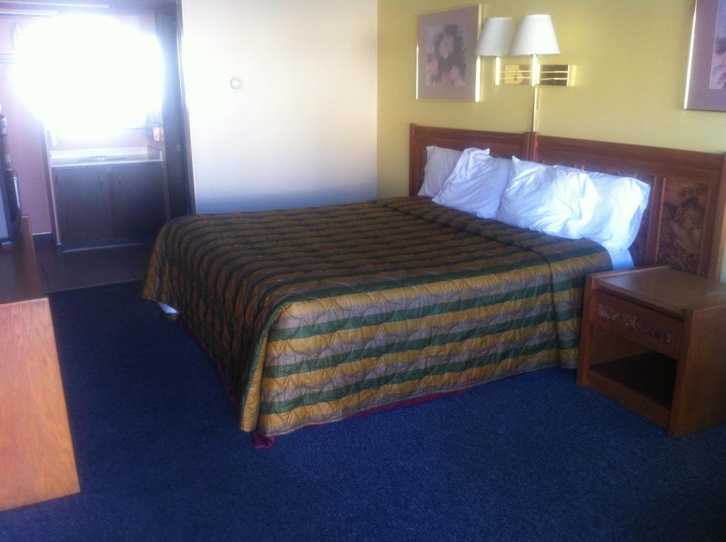 Galaxie Motel Brigham City Room photo